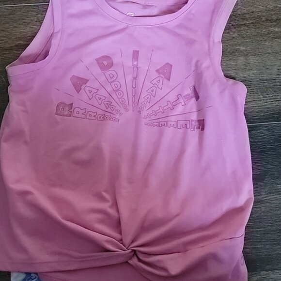 Gap Fit Shorts and Tee - Picture 3 of 6